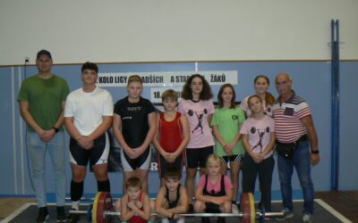 Mladí vzpěrači ve finále